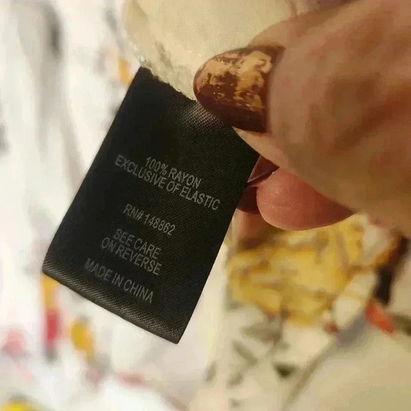 TORRID Challis Cold Shoulder  Blouse Size 3 (22-24) - Picture 10 of 12